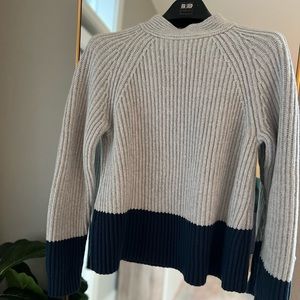 Banana Republic Sweater 🍃